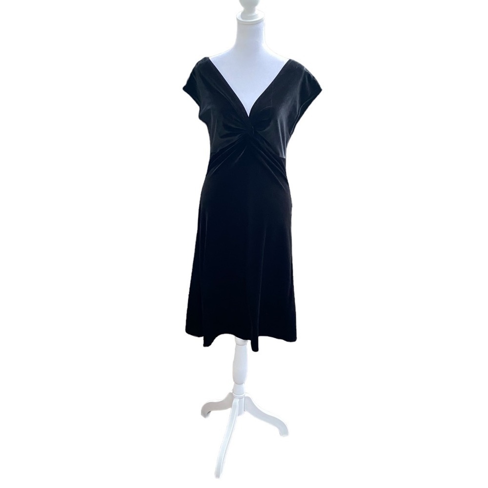 TIANA B. sleeveless black velvet dress size medium.
